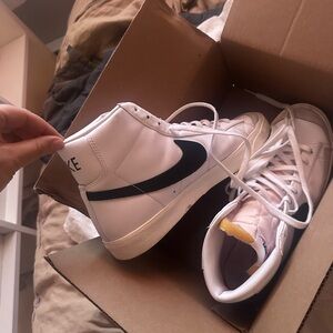 Nike Men's Blazer 77 Athletic Shoes